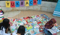     Berbagai macam buku bacaan untuk anak disediakan oleh pihak penyelenggara .