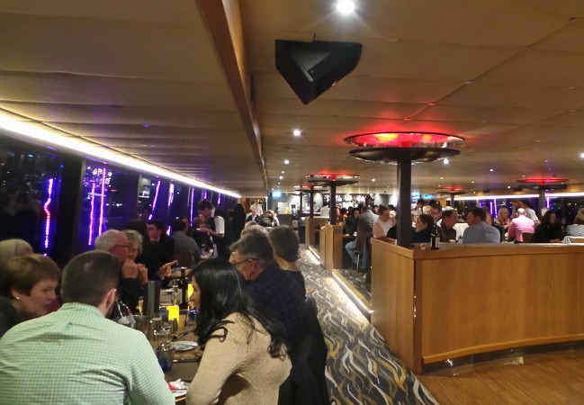 Makan Malam Istimewa di Sydney, Keliling Naik Kapal Cruise