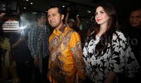Mereka menolak menjawab jumlah harta kekayaannya.