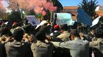 Simulasi Pengamanan Pilkada di KPUD Surabaya