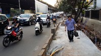 Namun demikian, persoalan besarnya bukan di situ. Kondisi trotoar yang rusak tersebut menganggu pejalan kaki. Jika yang melintas ramai, khususnya menuju atau keluar Mal Citos, tak jarang para pejalan kaki harus melintas di jalan raya. Hal ini tentu berbahaya karena berisiko terserempet kendaraan.