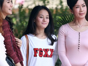 Melihat Kembali Peran Aneh Dinda Hauw dalam Film