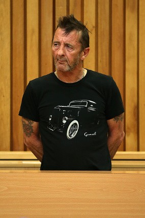 Jadi Tahanan Rumah Atas Kasus Narkoba, Phil Rudd AC/DC Bantah Langgar Aturan