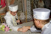 Prosesi ijab kabul dijalankan Kinos dengan lancar. Pool/Gus Mun/detikFoto.