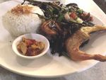 Sedapnya Nasi Kuning Berlauk Komplet dan Nasi Burung Punai