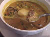Empal Gentong memiliki kuah kental bersantan. Dagingnya cukup banyak dan empuk.