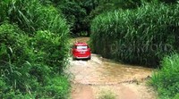 New Ford Everest berhasil menaklukkan jalanan yang licin.