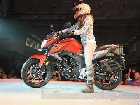 Motor Sport Honda CB Hornet 160 Lahir di India