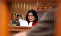 Memutuskan untuk mengabulkan permohonan praperadilan pemohon untuk seluruhnya, ujar hakim tunggal Lendriaty Janis saat membacakan putusan di ruang sidang utama PN Jaksel, Selasa (4/8/2015) pukul 12.30 WIB. Pool/Lamhot Aritonang/detikFoto.     