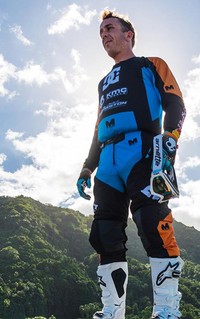 Ini dia sosok Robbie Maddison. Pria 34 tahun yang biasa disapa Maddo itu melakukan aksinya pada April lalu di Pulau Teahupoo dan Papara, Tahiti. Maddo mempersiapkan aksinya sejak dua tahun lalu. (istimewa/DC Shoes).