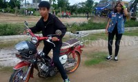 Anggota klub yang tampaknya rata-rata masih anak sekolahan itu, tak ingin bercerita banyak. Namun mereka terlihat senang ketika serombongan turis asing tertarik dengan motor-motor mereka.