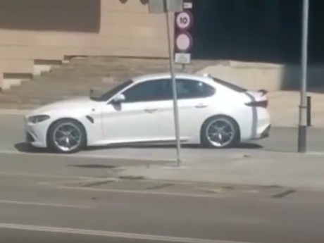 Sedan Ferrari Murah Muncul di Jalanan