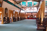 Istana identik dengan ruang singgasana atau mungkin juga ruang pesta. Tapi Kesultanan Siak di tahun 1886, sudah memiliki ruangan rapat layaknya kantor pemerintahan modern (Silvia/detikTravel)