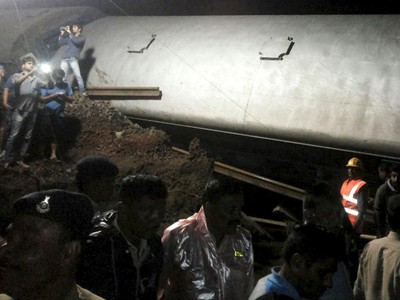 2 Kereta Anjlok di India, 20 Orang Tewas