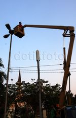 Perbaikan Lampu Penerang Jalan