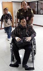 Udar Sakit, Sidang Ditunda