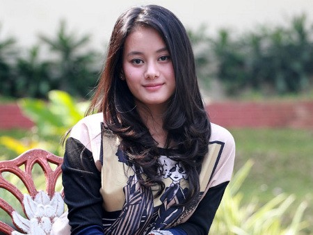 Gara-gara Foto Mesum Palsunya Beredar, Dinda Hauw Kena Omelan Ibunda