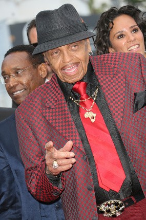 Ayah Michael Jackson Terserang Stroke karena Minum 3 Butir Viagra