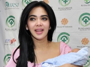 Syuting Video Klip, Syahrini Keliling Eropa