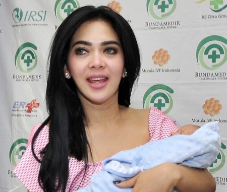 Syuting Video Klip, Syahrini Keliling Eropa