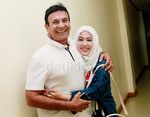 Bahagianya Mark Sungkar Dipeluk Istri