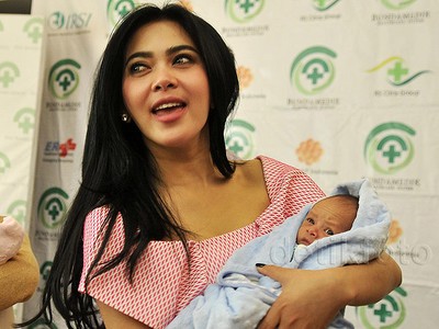 Syahrini Sudah Cocok Nih Jadi Ibu