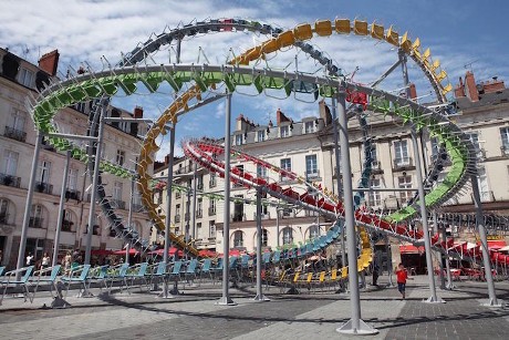 Bak Roller Coaster, 1200 Kursi Diubah Jadi Karya Seni Instalasi