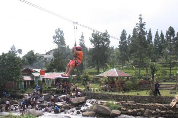 8 Flying Fox Paling Seru di Jawa (1)