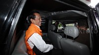 Adriansyah meninggalkan gedung KPK.