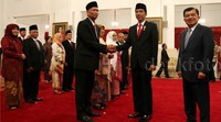 Pelantikan ini digelar di Istana Negara, Kamis (6/8/2015). Hadir dalam acara ini Wakil Presiden Jusuf Kalla, Ketua MPR, Komisioner KY, Komisioner MK, Ketua Komnas HAM, Komisioner KPK, Jaksa Agung, Menko Polhukam, Mensesneg, Menpan RB serta sejumlah anggota Watimpres.