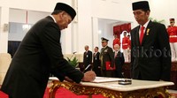 Selain dapat mengambil alih permeriksaan, Komisi Kejaksaan juga berwenang melakukan pemeriksaan ulang atau pemeriksaan tambahan atas pemeriksaan yang telah dilakukan oleh aparat pengawas internal Kejaksaan apabila ada bukti atau informasi baru yang dalam pemeriksaan sebelumnya belum diklarifikasi dan/atau memerlukan klarifikasi lebih lanjut, atau pemeriksaan oleh aparat pengawas internal Kejaksaan tidak dikoordinasikan sebelumnya dengan Komisi Kejaksaan.