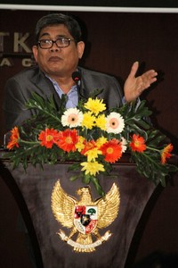 Ketua Umum Dewan Pimpinan Nasional Perhimpunan Advokat Indonesia (DPN Peradi) Fauzie Yusuf Hasibuan menyampaikan pidato dalam diskusi 'Diseminasi Peraturan Pemerintah Nomor 43 Tahun 2015 tentang Pihak Pelapor Dalam Pencegahan dan Pemberantasan Tindak Pidana Pencucian Uang', di Gedung PPATK, Jakarta Pusat, Kamis (6/8/2015).