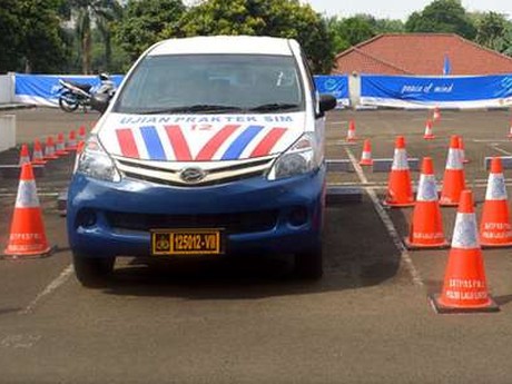 Wewenang Polri Keluarkan SIM dan STNK Digugat ke MK