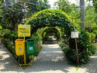 Taman Kota Bekasi diresmikan pada 1 Desember 2012 oleh Walikota Bekasi, Dr H Rahmat Effendi Begitu masuk Taman Kota, Anda akan masuk ke dalam terowongan tanaman. Suasana rindang langsung terasa (Sastri/detikTravel)