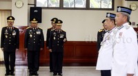 (Kiri ke kanan) Wakapolri Komjen Budi Gunawan, Irwasum Polri Komjen Dwi Priyatno, dan Kabaintelkan Komjen Djoko Mukti menghadiri pemberian penghargaan Bintang Bhayangkara Nararya kepada dua orang polisi Malaysia.