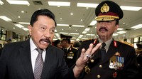 Hendropriyono berbincang dengan Komjen Budi Gunawan.