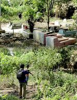 Polisi Bongkar Makam Rian di Garut