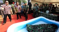 Nasir meninjau stand pameran yang berlangsung pada 7-9 Agustus 2015.