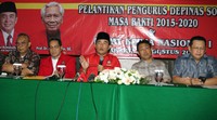 Ketua Umum Soksi Ade Komaruddin (tengah) didampingi Sekjen Soksi Firman Soebagyo, Waketum Ahmadi Noor Supit, Bambang Soesatyo dan Bendahara Umum Markus Nari saat konpers, Jumat (7/8). Lamhot Aritonang/detikFoto.