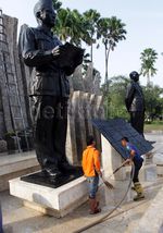 Jelang HUT RI, Patung Proklamator Dibersihkan