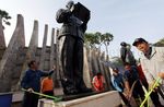 Jelang HUT RI, Patung Proklamator Dibersihkan
