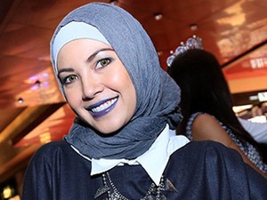 Sebelum Berhijab, Ratna Galih Sempat Debat dengan Suami