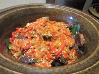 Dendeng Padang dengan bumbu cabai punya citarasa pedas gurih. Dagingnya begitu empuk dan lembut.