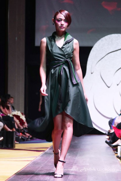 Lotuz by Yosep Sinudarsono La Rose Fall/Winter 2015 at Ballroom Raffles Hotel. Jakarta. 05/08/2015. [Foto: Mohammad Abduh/Wolipop]