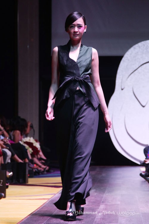 Lotuz by Yosep Sinudarsono La Rose Fall/Winter 2015 at Ballroom Raffles Hotel. Jakarta. 05/08/2015. [Foto: Mohammad Abduh/Wolipop]