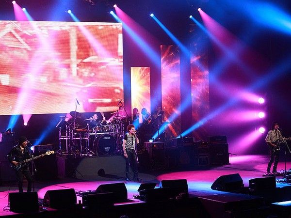 God Bless Tetap Nge-rock Lewat Konser Panggung Sandiwara