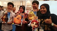 Risma foto bersama peserta Popcon Asia 2015.