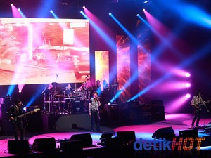 Konser Panggung Sandiwara: God Bless Belum Mati