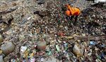 Dinas Kebersihan Bersihkan Sampah Muara Angke