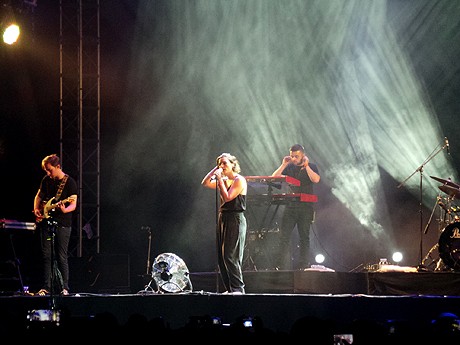 Say, Geronimo! Pesona Jessie Ware dan Sheppard di WTF 2015